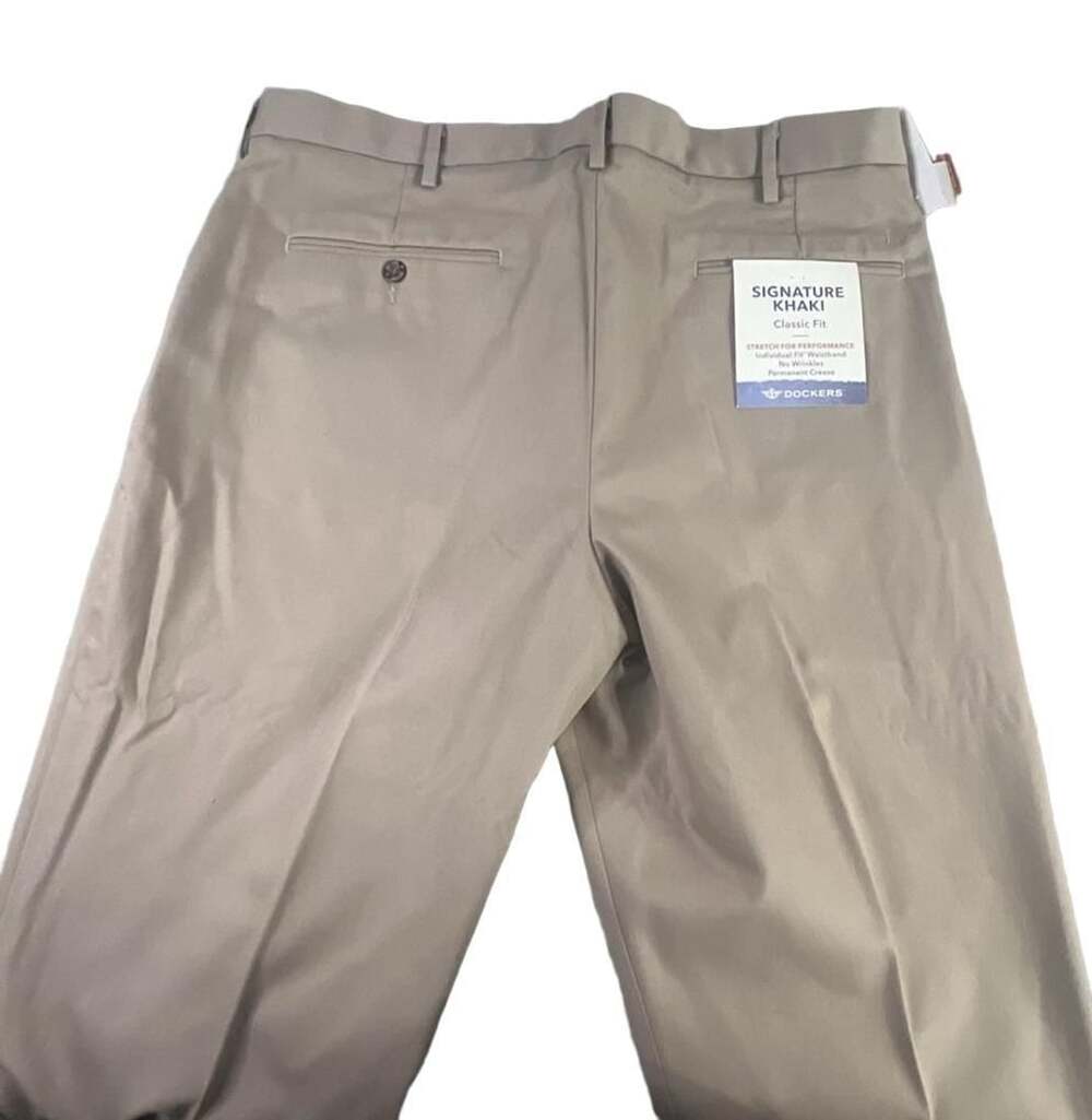 Dockers Signature Khaki Classic Fit Pants Size 40x30 Beige Stretch NWT